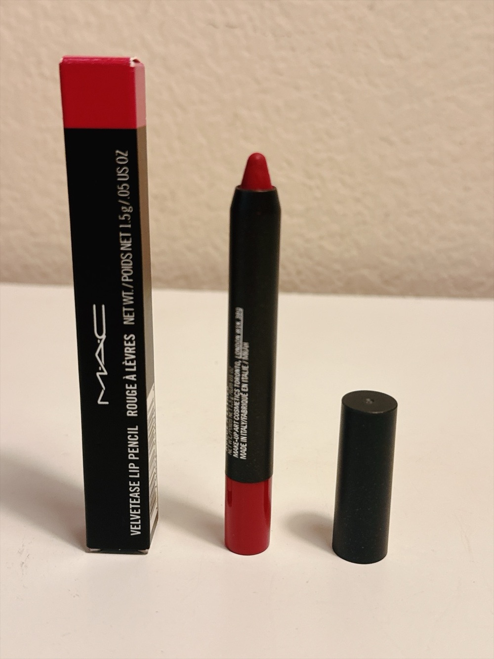 MAC Velvetease Lip Pencil Reddy to Go 1.5g / .05 oz New in Box Discontinued